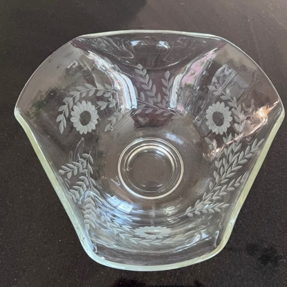 Chip & Dip Vintage WJ Hughes Triangular Shaped Corn Flower Pattern Bowl Set EUC - Picture 3 of 9
